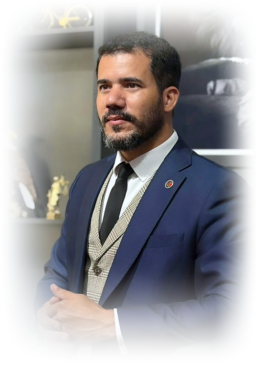 Farlei Assis da Rocha, advogado, em seu escritório